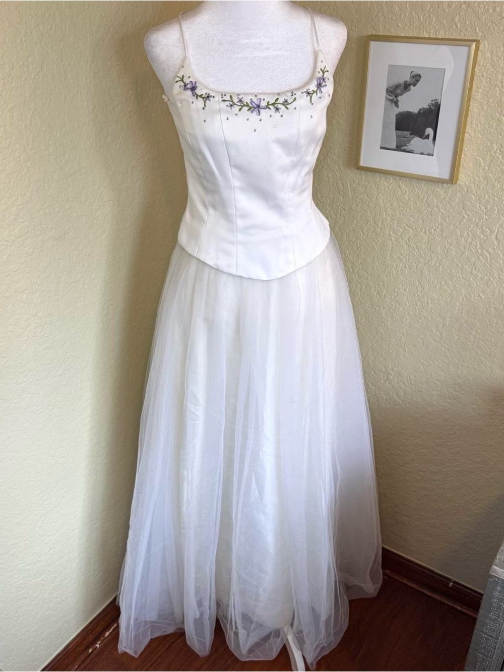 Dave & Johnny Vintage White Formal Bridal Prom Maxi Dress w/ Corset & Embroidery